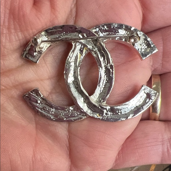 Luxurious Crystal-Embellished Gold and Silver Brooch - Picture 2 of 4